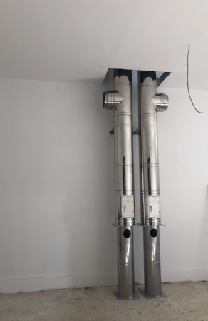 komíny o pr.300mm v průmyslové hale